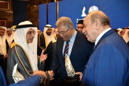 رئيس جامعة القدس يستحق تكريم جائزة الشيخ عيسى بن علي آل خليفة للعمل التطوعي